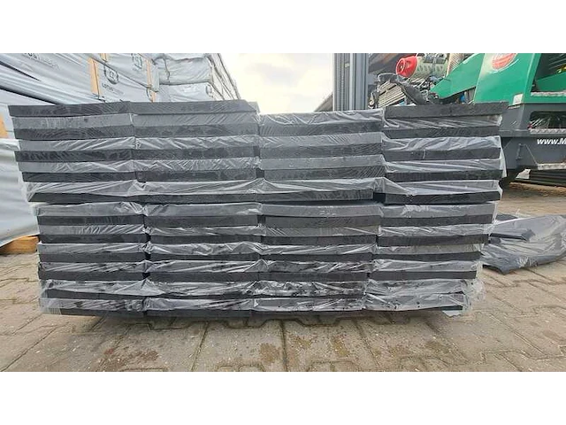 Ca. 83x vuren planken fijnbezaagd zwart gecoat, 22x245mm, lengte 510cm - afbeelding 3 van  3