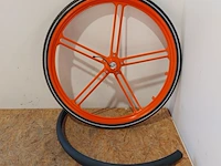 Ca. 84x combinatie alu fietswiel 22" + spatbord, oranje + zwart - afbeelding 1 van  4