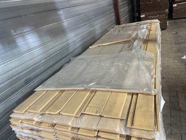 Ca. 84x douglas channelsiding geschaafd, 18x137mm, lengte 300cm - afbeelding 1 van  3