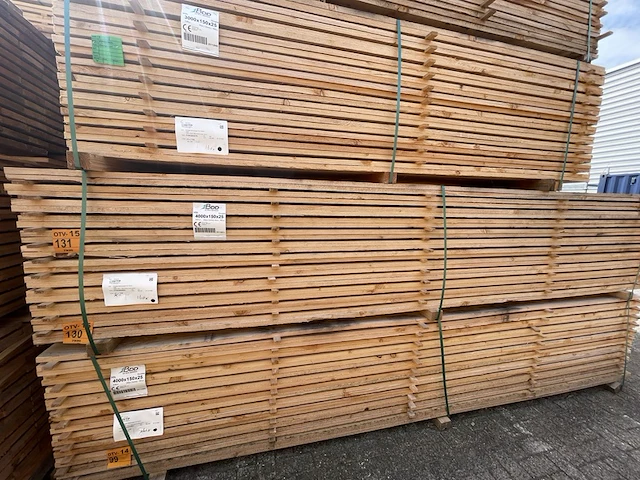 Ca. 84x douglas planken fijnbezaagd, 25x150mm, lengte 400cm - afbeelding 4 van  4