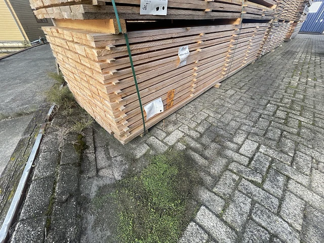 Ca. 84x douglas planken fijnbezaagd, 25x150mm, lengte 400cm - afbeelding 4 van  4