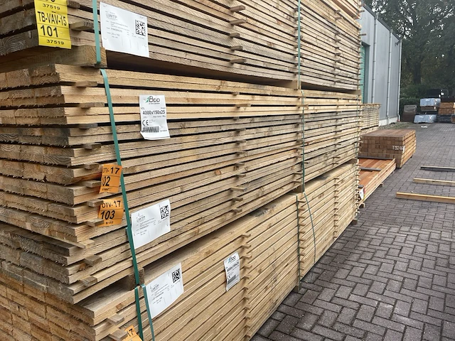 Ca. 84x douglas planken fijnbezaagd, 25x150mm, lengte 400cm - afbeelding 4 van  4