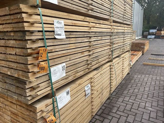 Ca. 84x douglas planken fijnbezaagd, 25x150mm, lengte 400cm - afbeelding 4 van  4