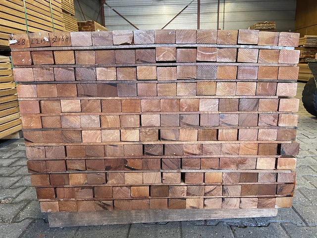 Ca. 84x guyana teak regels geschaafd, 45x68mm, lengte 395cm - afbeelding 3 van  4