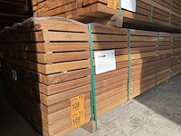 Ca. 84x guyana teak regels geschaafd, 45x68mm, lengte 395cm - afbeelding 4 van  4
