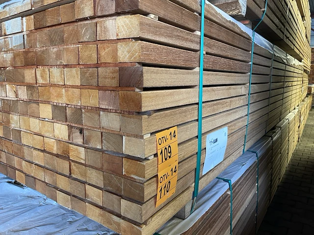 Ca. 84x guyana teak regels geschaafd, 45x68mm, lengte 425cm - afbeelding 4 van  4