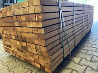 Ca. 84x guyana teak regels geschaafd, 45x68mm, lengte 425cm - afbeelding 2 van  4