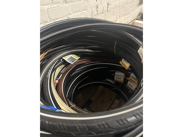 Ca. 85x diverse fietsbanden, buitenbanden, w.o. continental, schwalbe, cst - afbeelding 2 van  10