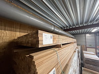 Ca. 85x guyana teak regels geschaafd gevingerlast, 40x60mm, lengte 395cm - afbeelding 4 van  5