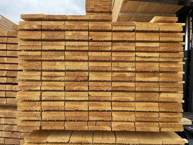 Ca. 89x douglas planken fijnbezaagd , 22x150mm, lengte 300cm - afbeelding 3 van  4
