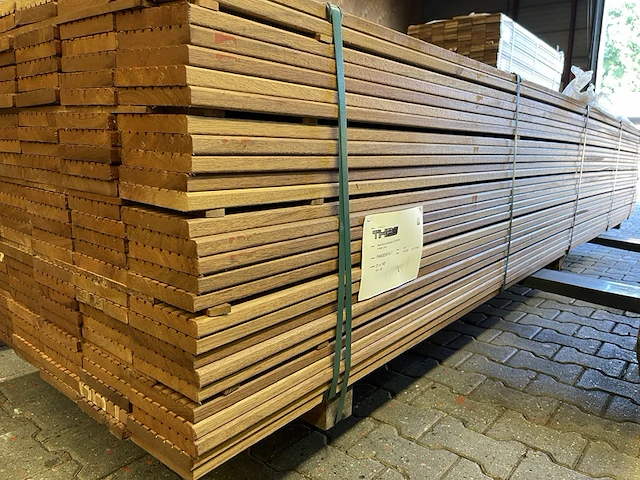 Ca. 89x guyana teak vlonderplanken, 21x145mm, lengte 395cm - afbeelding 2 van  3