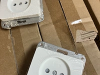 Ca. 900x stopcontacten inbouw - afbeelding 2 van  2