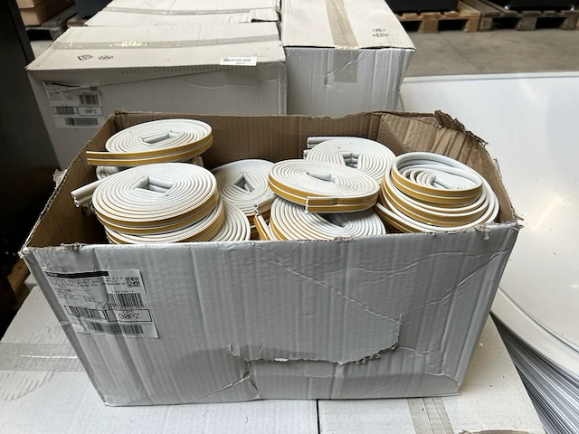 Ca. 900x tochtstrip 6 meter - afbeelding 1 van  6