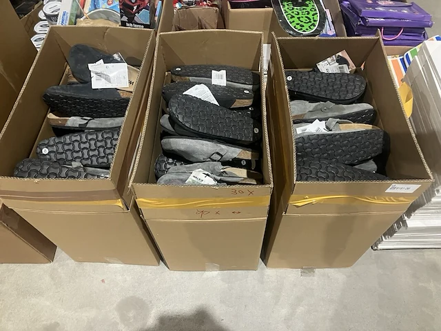 Ca. 90x paar lederen clogs, walkox, verschillende kleuren - afbeelding 1 van  5