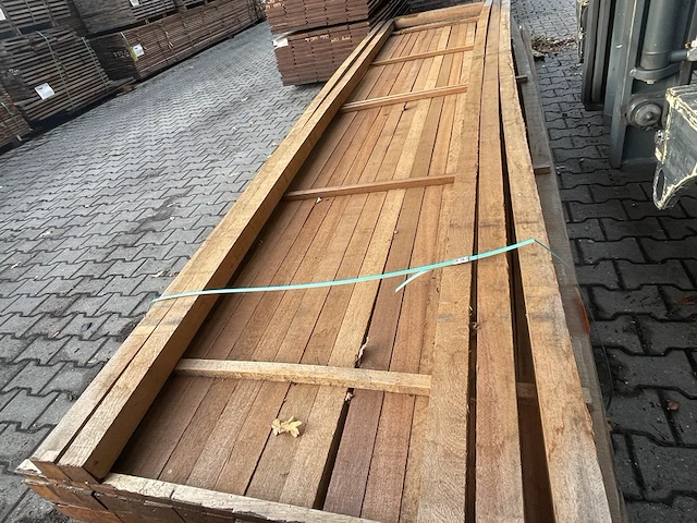 Ca. 91x angelim pedra palen fijnbezaagd, 55x55mm, lengte 30/405cm, 36/435cm, 16/465cm, 9/495cm - afbeelding 1 van  3