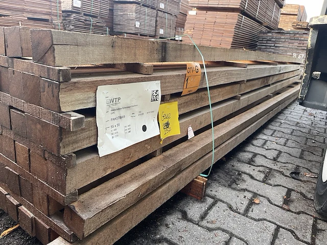Ca. 91x angelim pedra palen fijnbezaagd, 55x55mm, lengte 30/405cm, 36/435cm, 16/465cm, 9/495cm - afbeelding 2 van  3