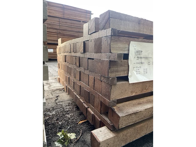 Ca. 91x angelim pedra palen fijnbezaagd, 55x55mm, lengte 30/405cm, 36/435cm, 16/465cm, 9/495cm - afbeelding 3 van  3