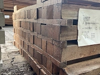 Ca. 91x angelim pedra palen fijnbezaagd, 55x55mm, lengte 30/405cm, 36/435cm, 16/465cm, 9/495cm - afbeelding 3 van  3
