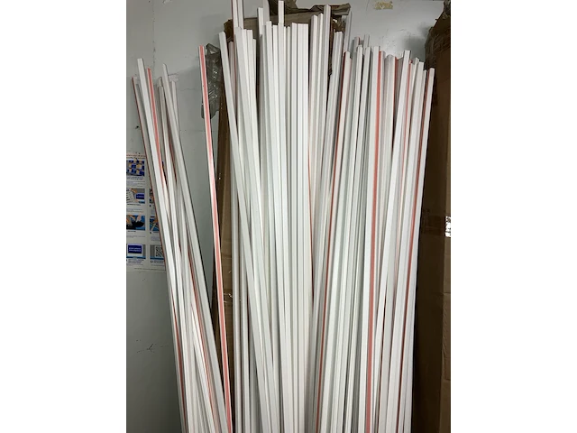 Ca. 940x kabelgoot met plakrand 1x1x200 cm - afbeelding 1 van  4
