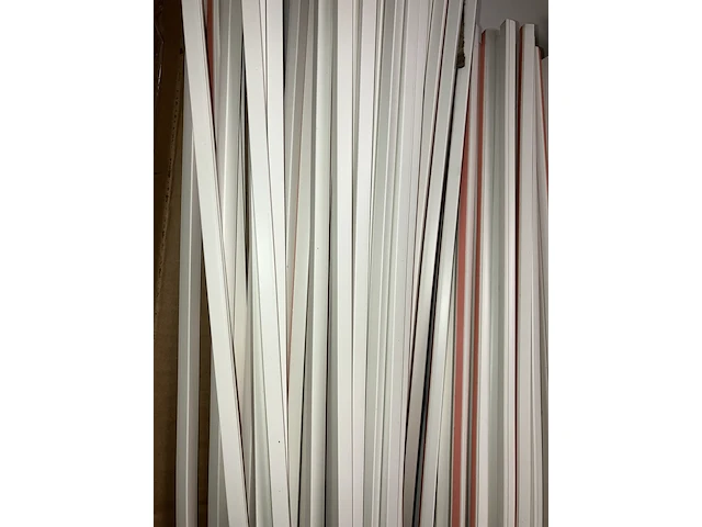 Ca. 940x kabelgoot met plakrand 1x1x200 cm - afbeelding 1 van  4