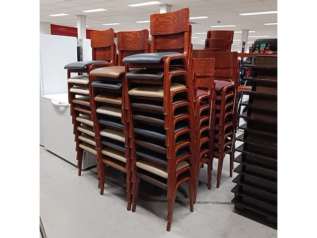 Ca. 94x stapelbare stoel - afbeelding 1 van  11