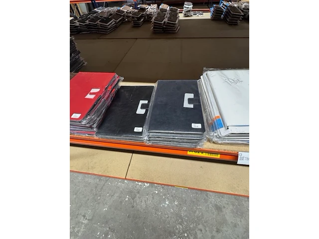 Ca. 94x tablethoes samsung, diverse kleuren - afbeelding 12 van  13