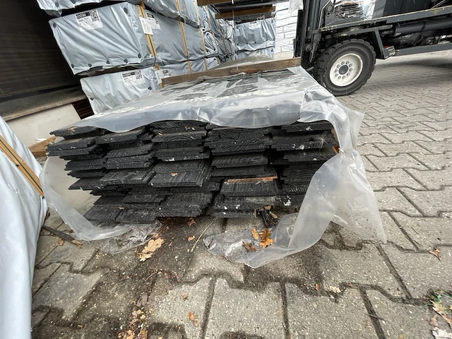 Ca. 95x douglas wisselsponning/ halfhoutsrabat zwart gecoat, 18x190mm, lengte 500cm - afbeelding 3 van  3