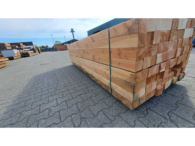 Ca. 96x douglas balken geschaafd, 90x90mm, lengte 300cm - afbeelding 2 van  4