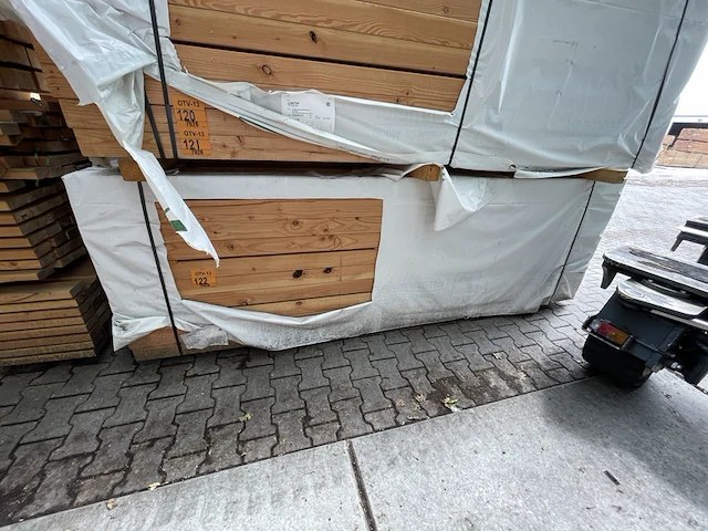 Ca. 96x douglas balken geschaafd, 90x90mm, lengte 300cm - afbeelding 4 van  4