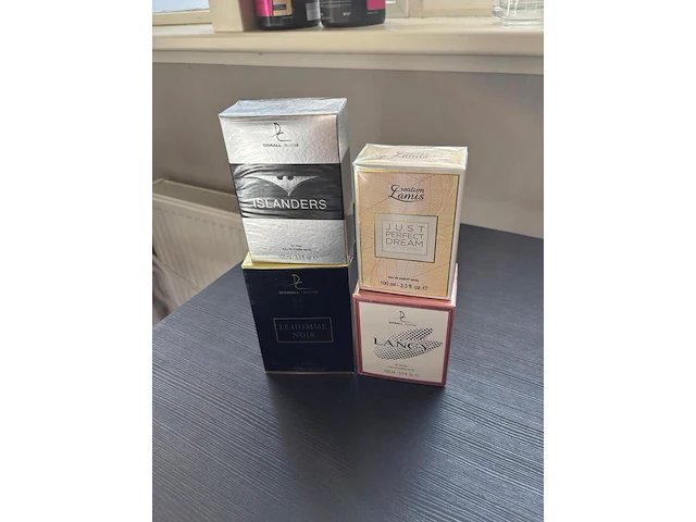 Ca. 96x parfum, divers, 4 soorten - afbeelding 1 van  6
