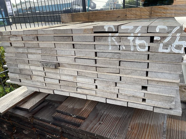 Ca. 99x guyana teak beschoeiingsplanken, 20x100mm, lengte 400cm - afbeelding 3 van  3