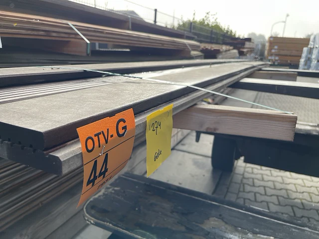 Ca. 9x hardhouten vlonderplanken, 21x145mm, lengte 335cm - afbeelding 2 van  3
