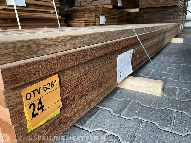 Ca. 9x makka kabbes hardhouten regels geschaafd, 42x68mm, lenghte 400cm - afbeelding 2 van  3