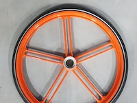 Ca.108x combinatie alu fietswiel 22" + spatbord, oranje + zwart - afbeelding 1 van  3