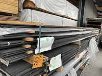 Ca.50x douglas veer en groef zwart gecoat, 18x185mm, lengte 400cm - afbeelding 2 van  3