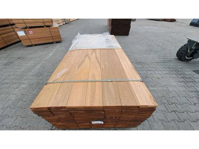 Ca.56x guyana teak hardhouten planken geschaafd 21x140mm, lengte 365cm, basralocus - afbeelding 1 van  3
