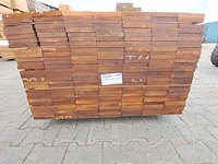 Ca.56x guyana teak hardhouten planken geschaafd 21x140mm, lengte 365cm, basralocus - afbeelding 2 van  3