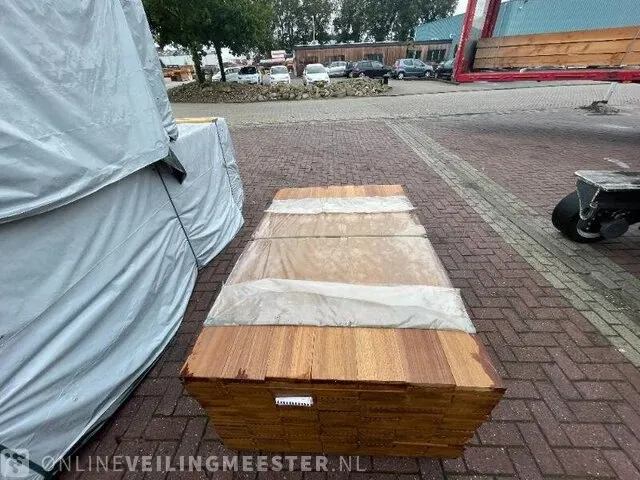Ca.77x basralocus hardhouten vlonderplanken , 27x145mm, lengte 155cm - afbeelding 1 van  4