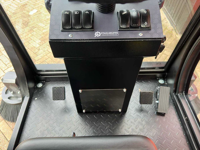 Cabine veegmachine, zelfrijdend - afbeelding 6 van  28