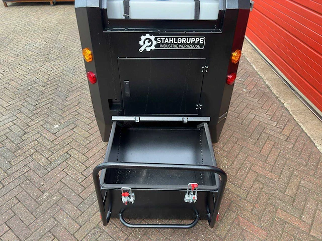 Cabine veegmachine, zelfrijdend - afbeelding 13 van  28