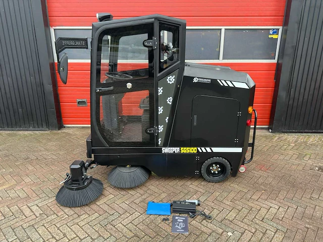 Cabine veegmachine, zelfrijdend - afbeelding 23 van  28