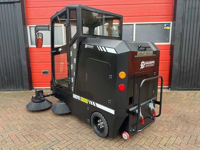 Cabine veegmachine, zelfrijdend - afbeelding 25 van  28