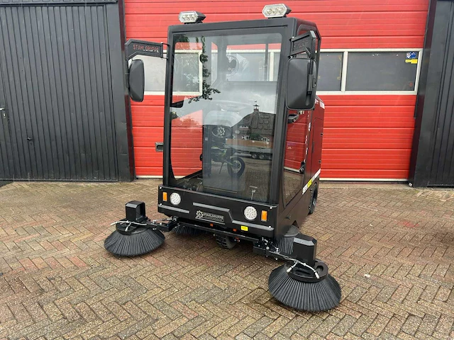 Cabine veegmachine, zelfrijdend - afbeelding 1 van  28