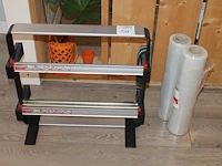 Cadeaupapier dispencer legro met twee rolhouders met breedte 58 cm, hoogte 55 cm en twee rollen folie waarv... - afbeelding 1 van  1