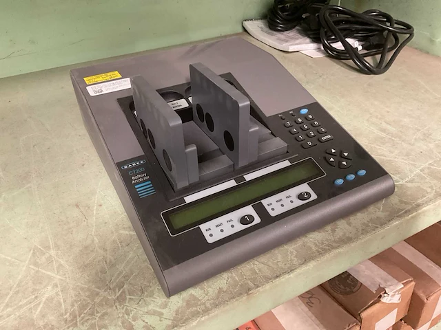 Cadex c7200 battery analyzer - afbeelding 1 van  4