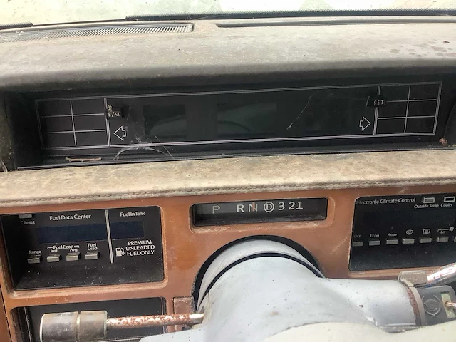 Cadillac - 1990 - fleetwood - personenauto - afbeelding 2 van  22