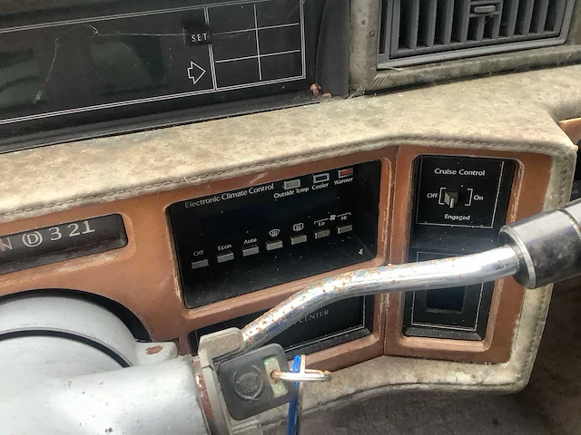 Cadillac - 1990 - fleetwood - personenauto - afbeelding 3 van  22