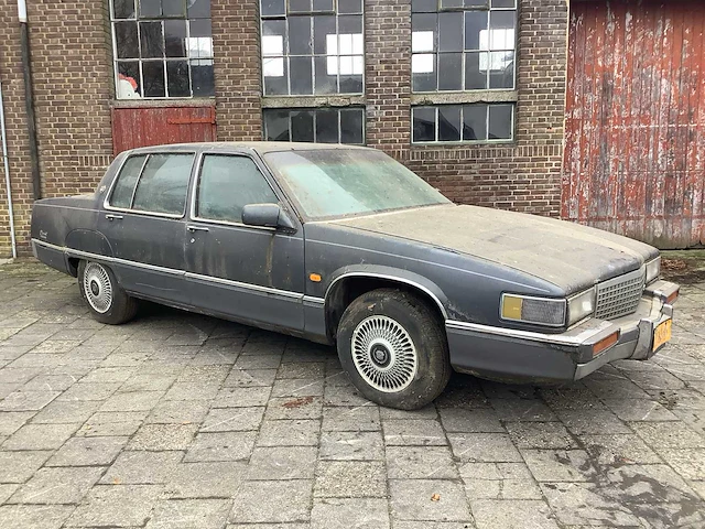 Cadillac - 1990 - fleetwood - personenauto - afbeelding 12 van  22