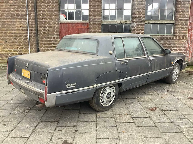 Cadillac - 1990 - fleetwood - personenauto - afbeelding 16 van  22