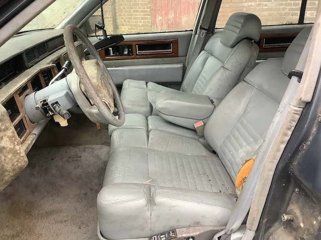 Cadillac - 1990 - fleetwood - personenauto - afbeelding 18 van  22